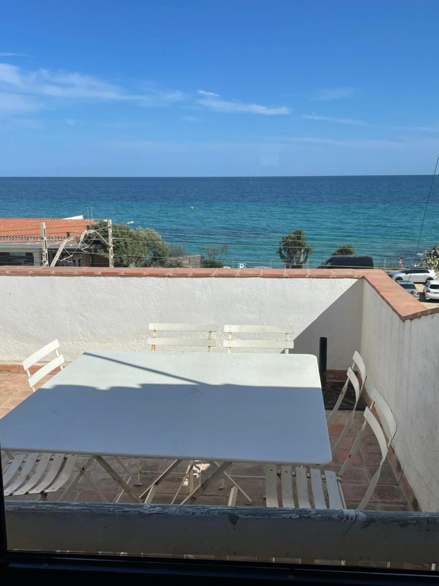 Espectacular Casa Indiana En Primera Linea De Mar Vilassar De Mar Bagian luar foto